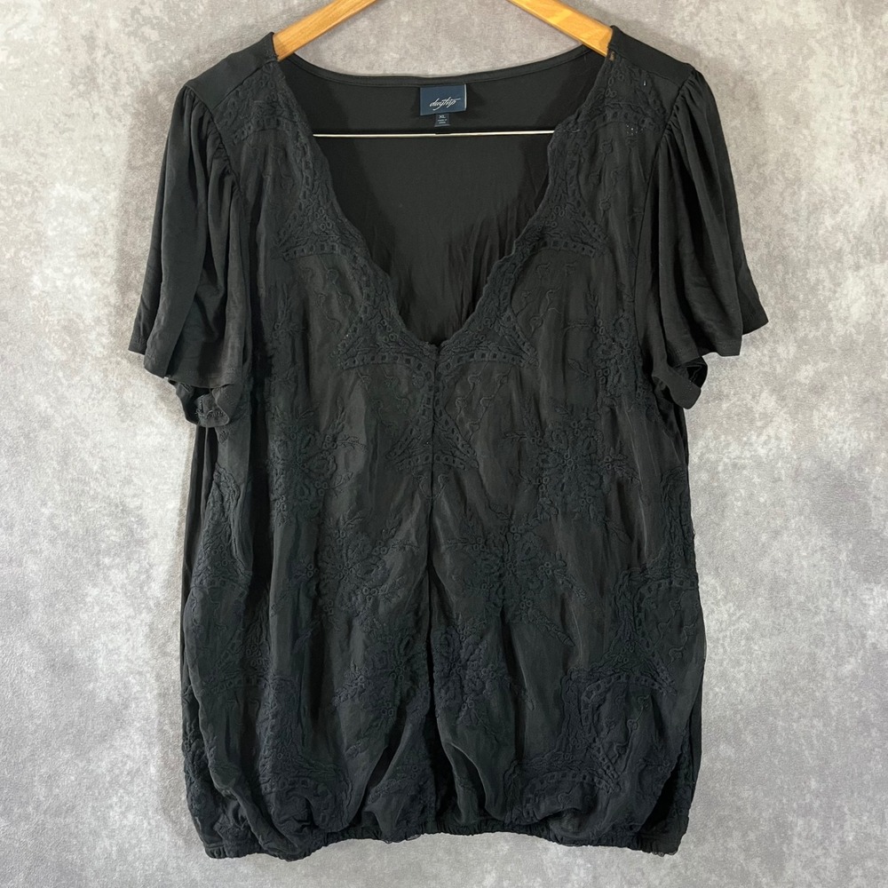 Daytrip Embroidered Mesh Blouse Women XL Black V-Neck Bubble Hem Flutter Sleeve‎